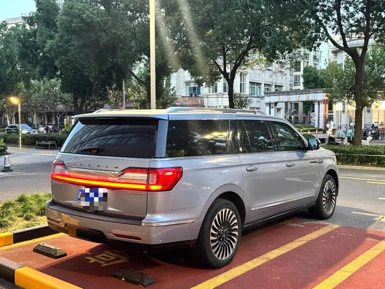 Lincoln Navigator (Imported) 2020 Navigator 3.5T L Long Axis Presidential Edition Automatic Gear 10