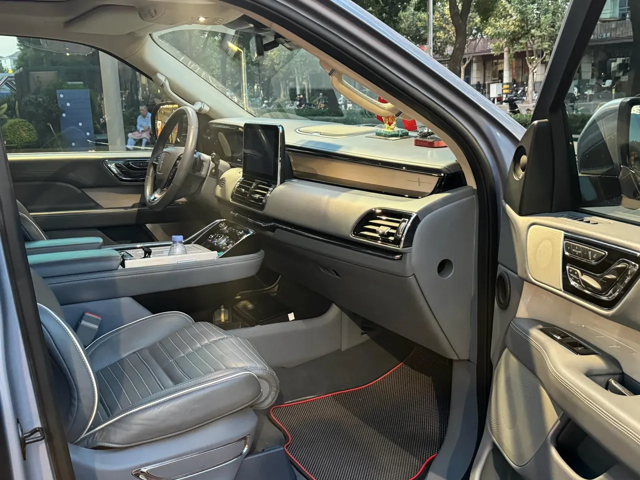 Lincoln Navigator (Imported) 2020 Navigator 3.5T L Long Axis Presidential Edition Automatic Gear 6