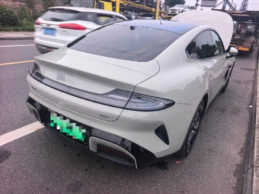 MI 2024 SU 7 700km Rear Drive Standard Founding Edition Automatic Gear 3