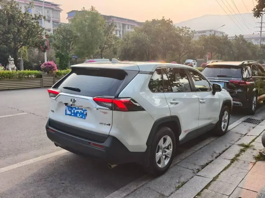 Toyota 2024 RAV4 Rongbo 2.0 Stepless Two-Drive City Edition Automatic Gear 2