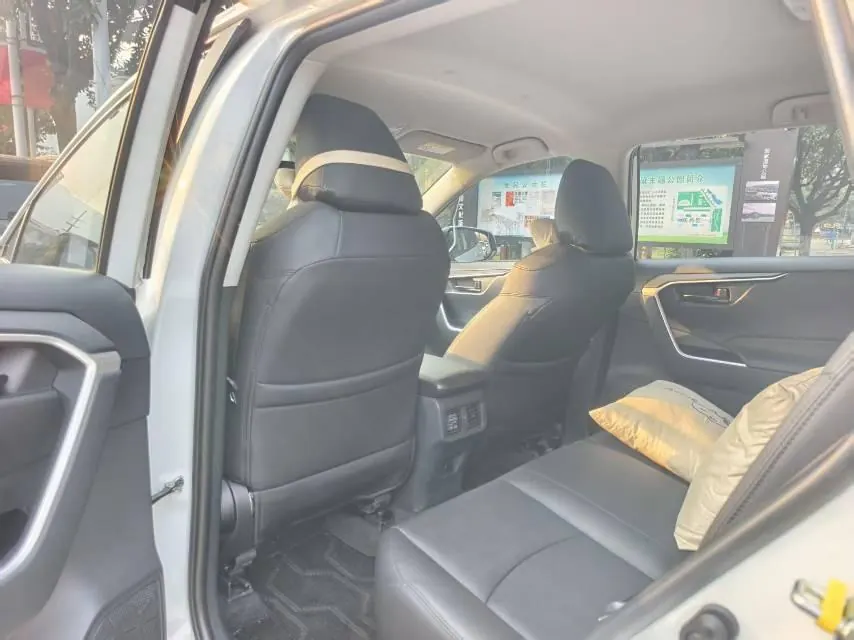 Toyota 2024 RAV4 Rongbo 2.0 Stepless Two-Drive City Edition Automatic Gear 3