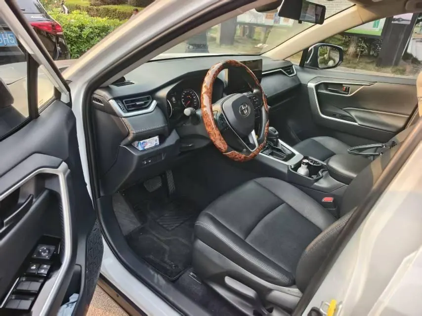 Toyota 2024 RAV4 Rongbo 2.0 Stepless Two-Drive City Edition Automatic Gear 4