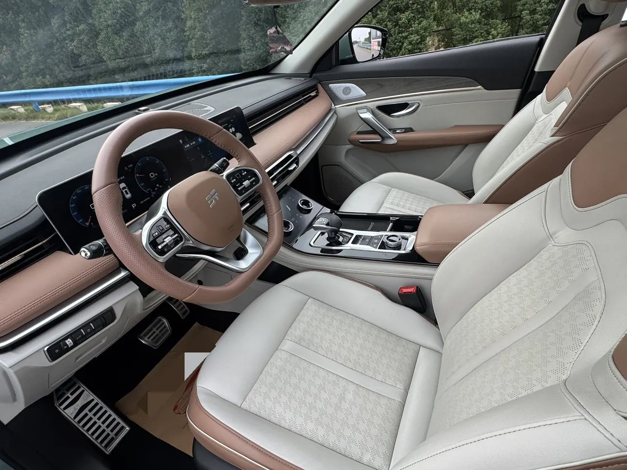 Jetour 2024 X70 C- DM 1.5T Sailing Edition PRO 5-seat Automatic Gear 4