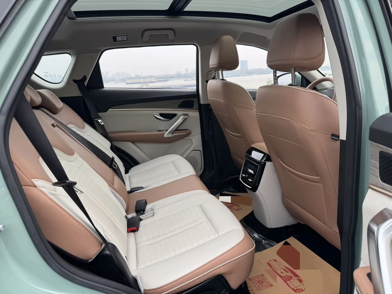 Jetour 2024 X70 C- DM 1.5T Sailing Edition PRO 5-seat Automatic Gear 7