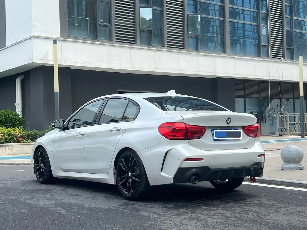 BMW 1 Series 2021 125i 2.0T M Sports Obsidian Night Edition (Changed) Automatic Gear 3
