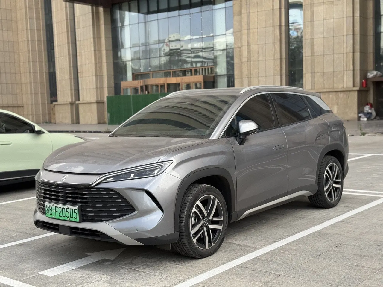 BYD 2024 Song L DM-i 1.5 Stepless 112km Exceed Automatic Transmission - View 1