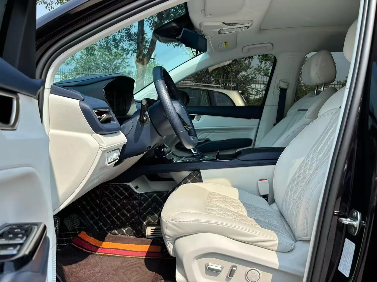 WuLing 2023 Capgemini HEV 2.0 Luxury Automatic Transmission 4