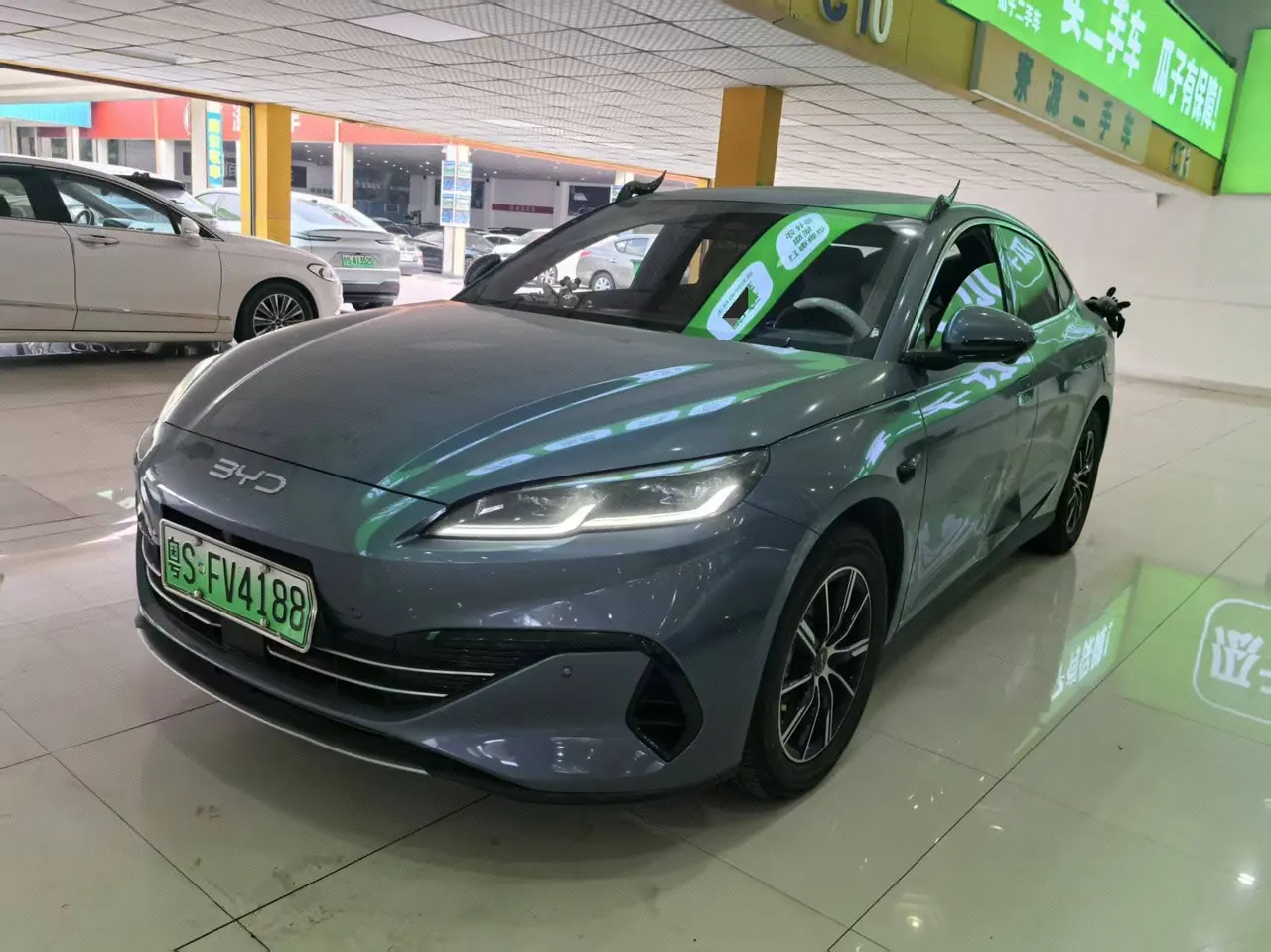 Открыть галерею: BYD 2025 seals 06 DM-i 1.5 stepless smart driving version 120KM honorable automatic gear