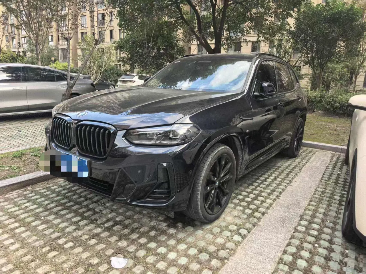 Открыть галерею: BMW 2023 X3 xDrive30i 2.0T exclusive M obsidian night set automatic gear