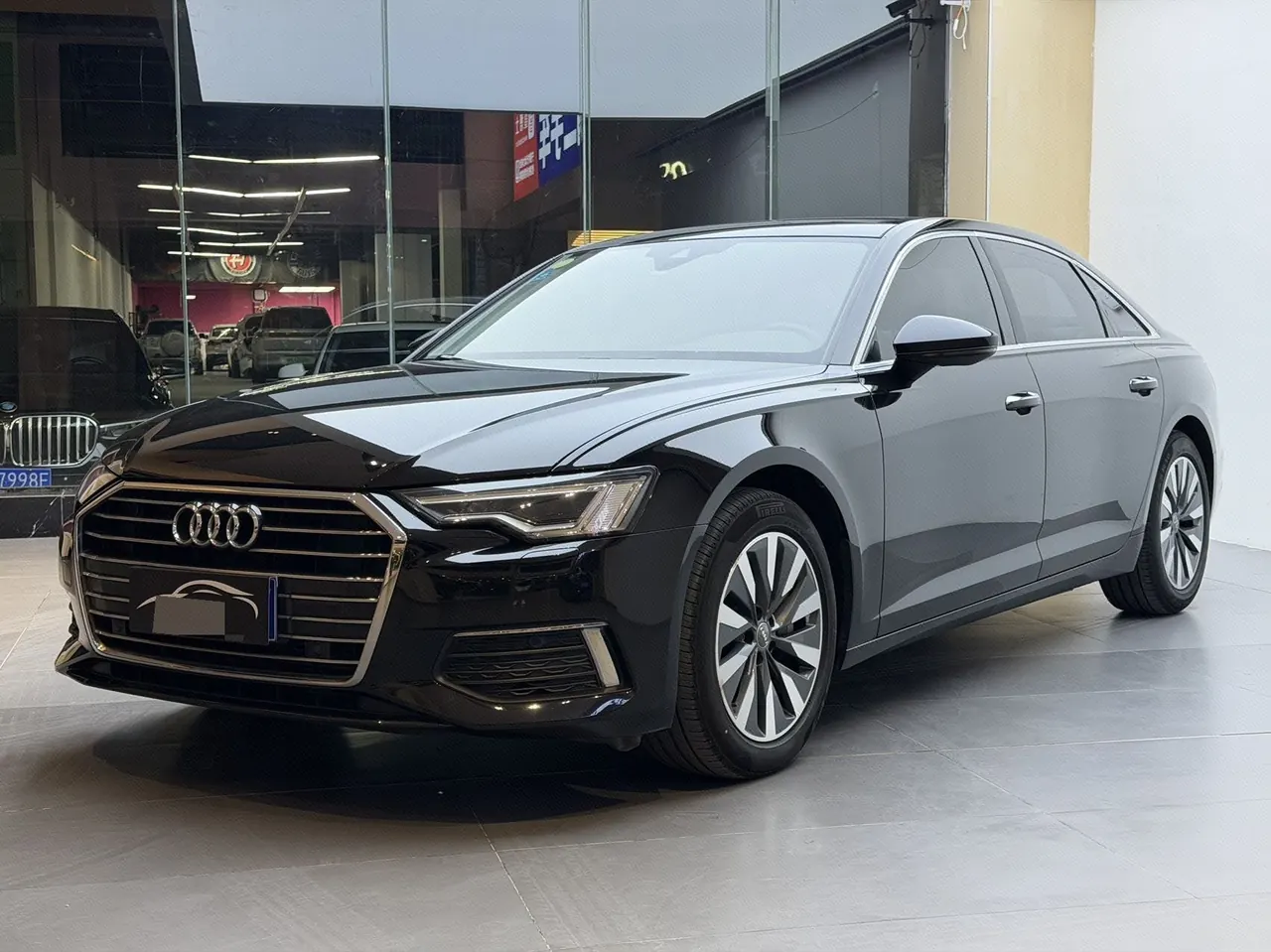 Открыть галерею: Audi 2021 A6L 2.0TFSI 45TFSI Zhenzhiya Automatic Gear