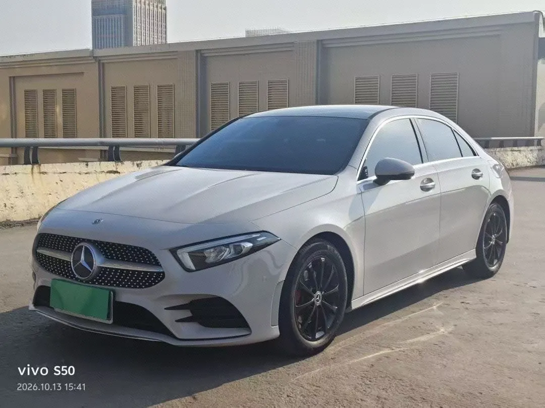 Открыть галерею: Mercedes Benz Class A 2023 A 200 L 1.3T Fashion Automatic Gear