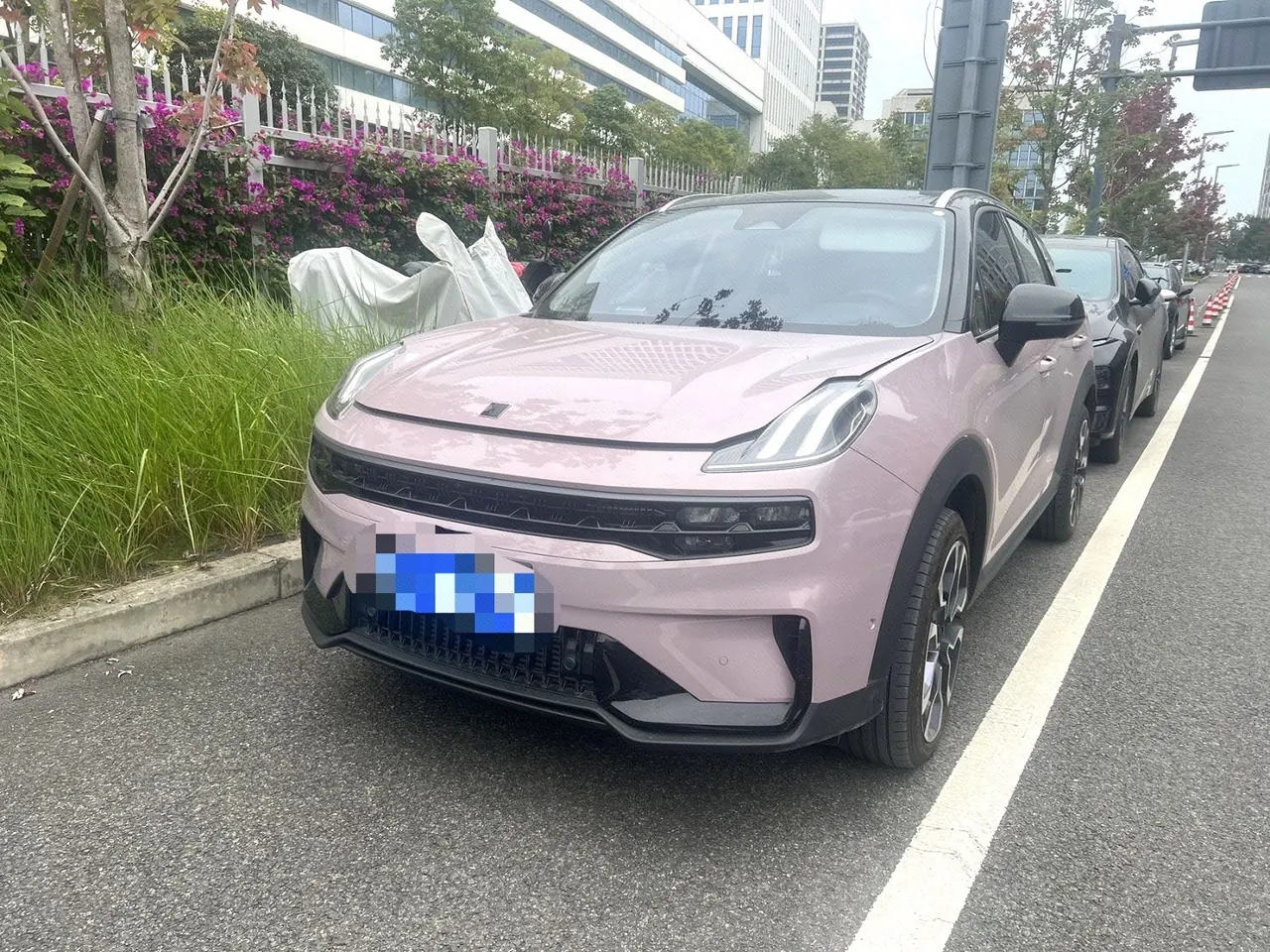 Открыть галерею: LYNK&CO 2023 LYNK&CO 06 1.5T Remix Pro Automatic Gear