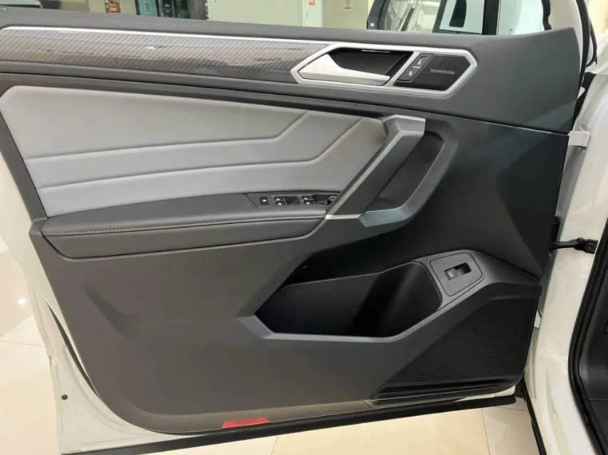 Volkswagen 2023 Tiguan L R-Line 2.0TSI 330TSI Two-Drive R-Line Ultimate Automatic Gear 11