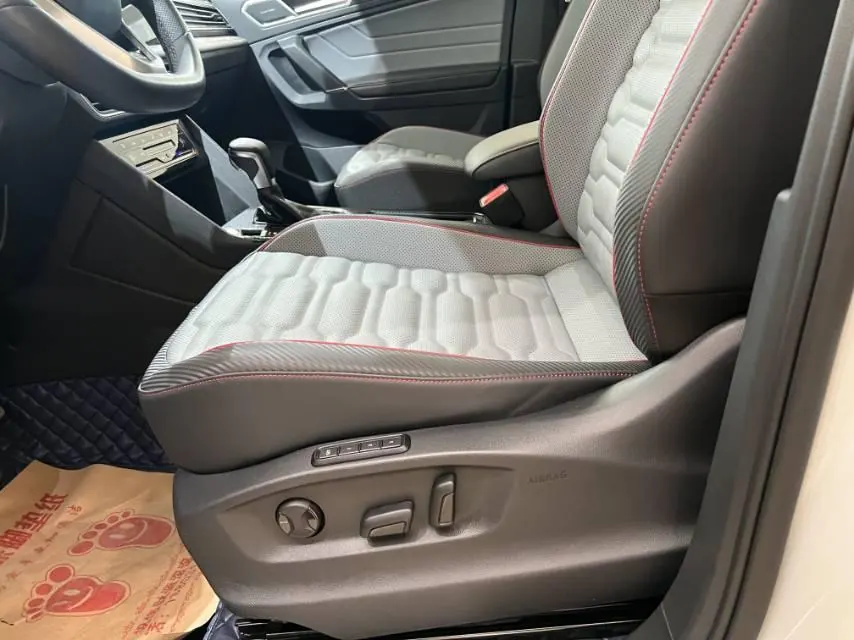 Volkswagen 2023 Tiguan L R-Line 2.0TSI 330TSI Two-Drive R-Line Ultimate Automatic Gear 13
