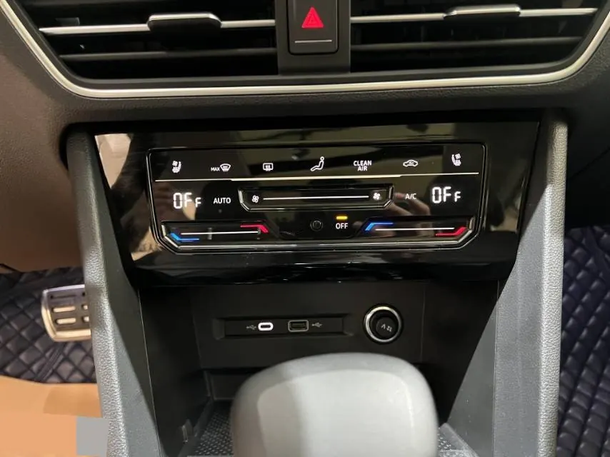Volkswagen 2023 Tiguan L R-Line 2.0TSI 330TSI Two-Drive R-Line Ultimate Automatic Gear 16