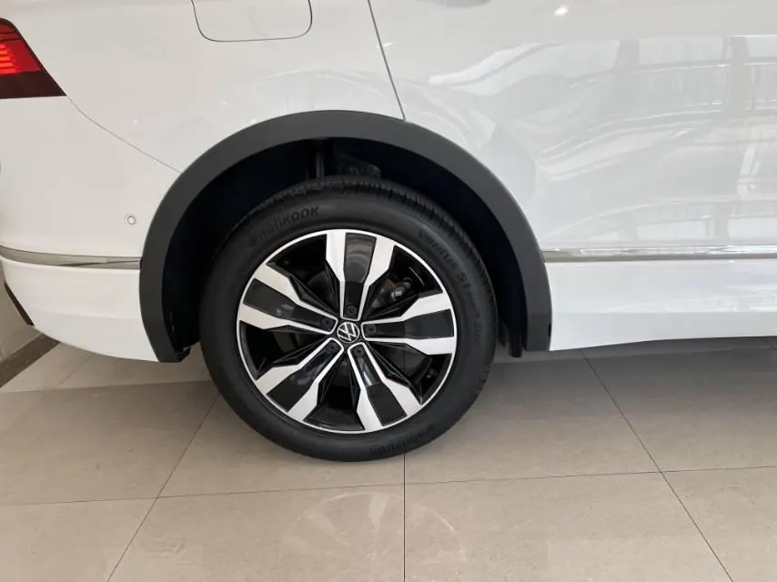Volkswagen 2023 Tiguan L R-Line 2.0TSI 330TSI Two-Drive R-Line Ultimate Automatic Gear 21