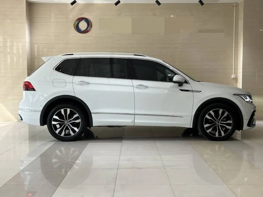 Volkswagen 2023 Tiguan L R-Line 2.0TSI 330TSI Two-Drive R-Line Ultimate Automatic Gear 23