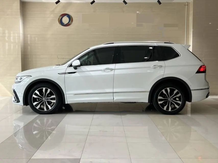 Volkswagen 2023 Tiguan L R-Line 2.0TSI 330TSI Two-Drive R-Line Ultimate Automatic Gear 24
