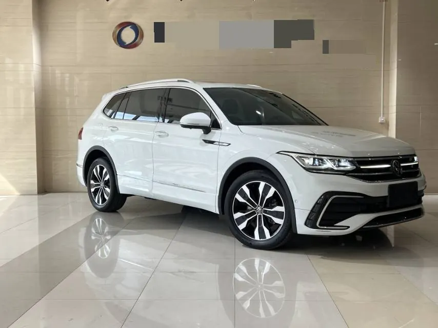 Volkswagen 2023 Tiguan L R-Line 2.0TSI 330TSI Two-Drive R-Line Ultimate Automatic Gear 3