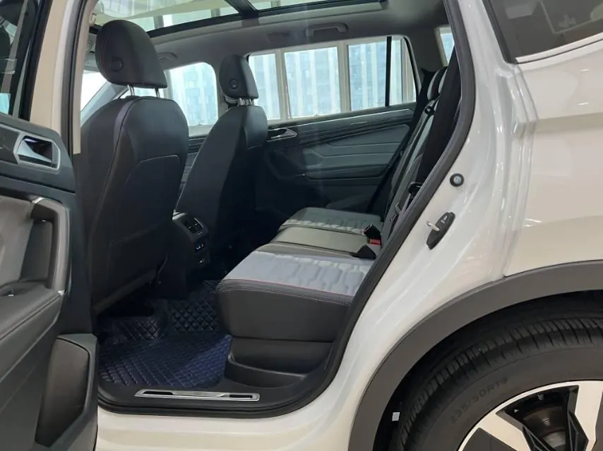 Volkswagen 2023 Tiguan L R-Line 2.0TSI 330TSI Two-Drive R-Line Ultimate Automatic Gear 5