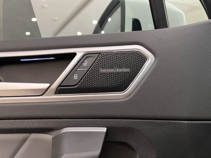 Volkswagen 2023 Tiguan L R-Line 2.0TSI 330TSI Two-Drive R-Line Ultimate Automatic Gear 6