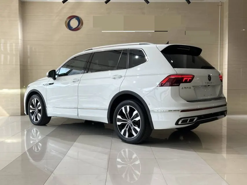 Volkswagen 2023 Tiguan L R-Line 2.0TSI 330TSI Two-Drive R-Line Ultimate Automatic Gear 7