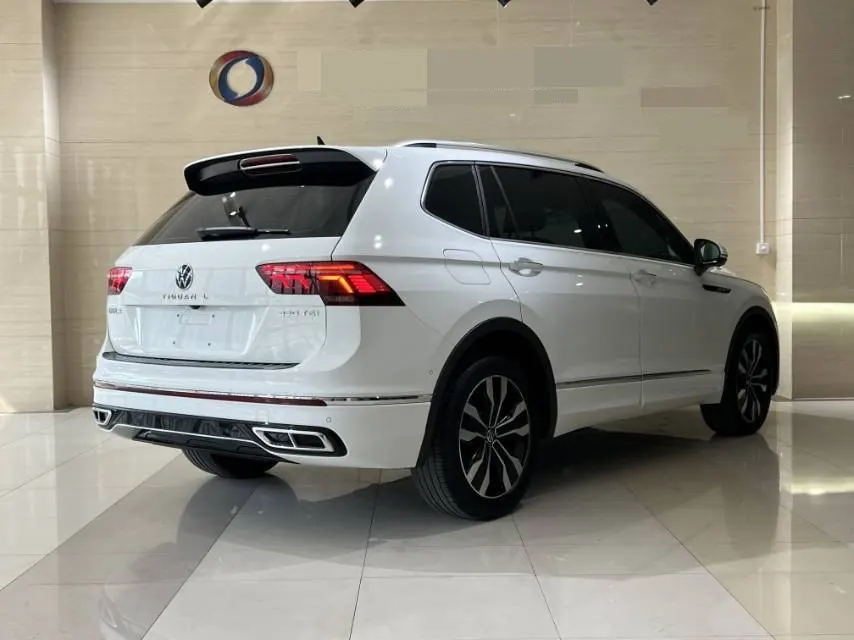 Volkswagen 2023 Tiguan L R-Line 2.0TSI 330TSI Two-Drive R-Line Ultimate Automatic Gear 9