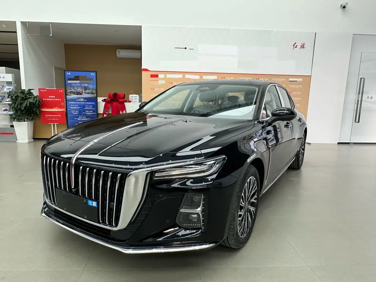 Open image lightbox: HongQi 2025 H5 2.0T Flag Chang 500000 Commemorative Automatic Gear