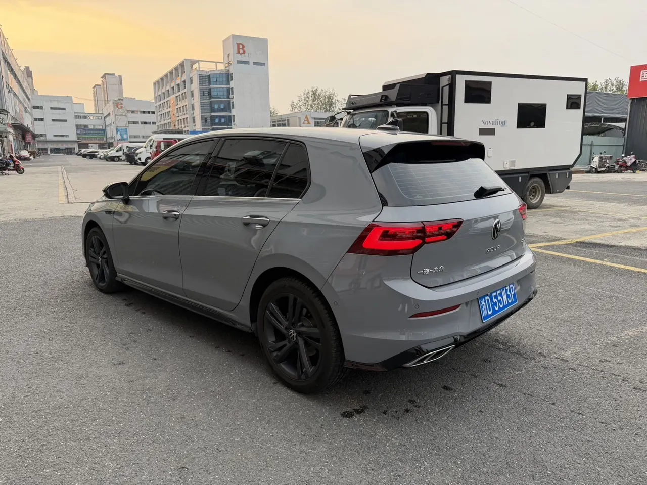 Volkswagen 2021 Golf 8 R-Line 1.4TSI 280TSI Automatic 5