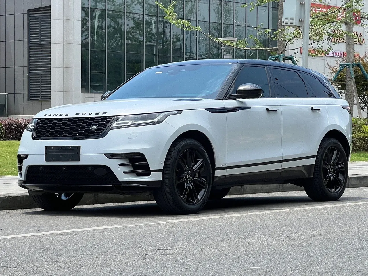 打开图片灯箱:Land Rover Range Rover Star Vein (Imported) 2021 Range Rover Star Vein 2.0T P250 Black Collector's Edition Automatic Gear