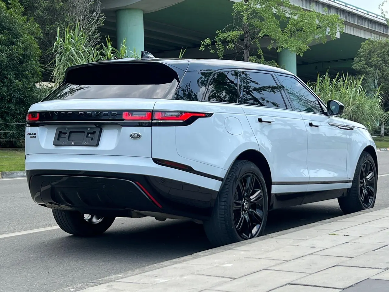 Land Rover Range Rover Star Vein (Imported) 2021 Range Rover Star Vein 2.0T P250 Black Collector's Edition Automatic Gear 12