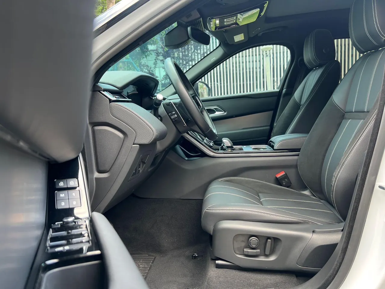 Land Rover Range Rover Star Vein (Imported) 2021 Range Rover Star Vein 2.0T P250 Black Collector's Edition Automatic Gear 5