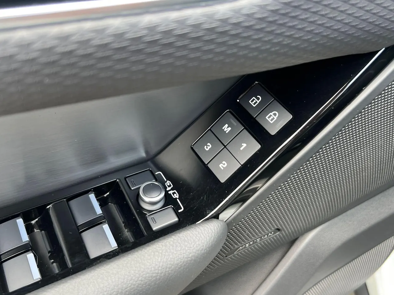 Land Rover Range Rover Star Vein (Imported) 2021 Range Rover Star Vein 2.0T P250 Black Collector's Edition Automatic Gear 6