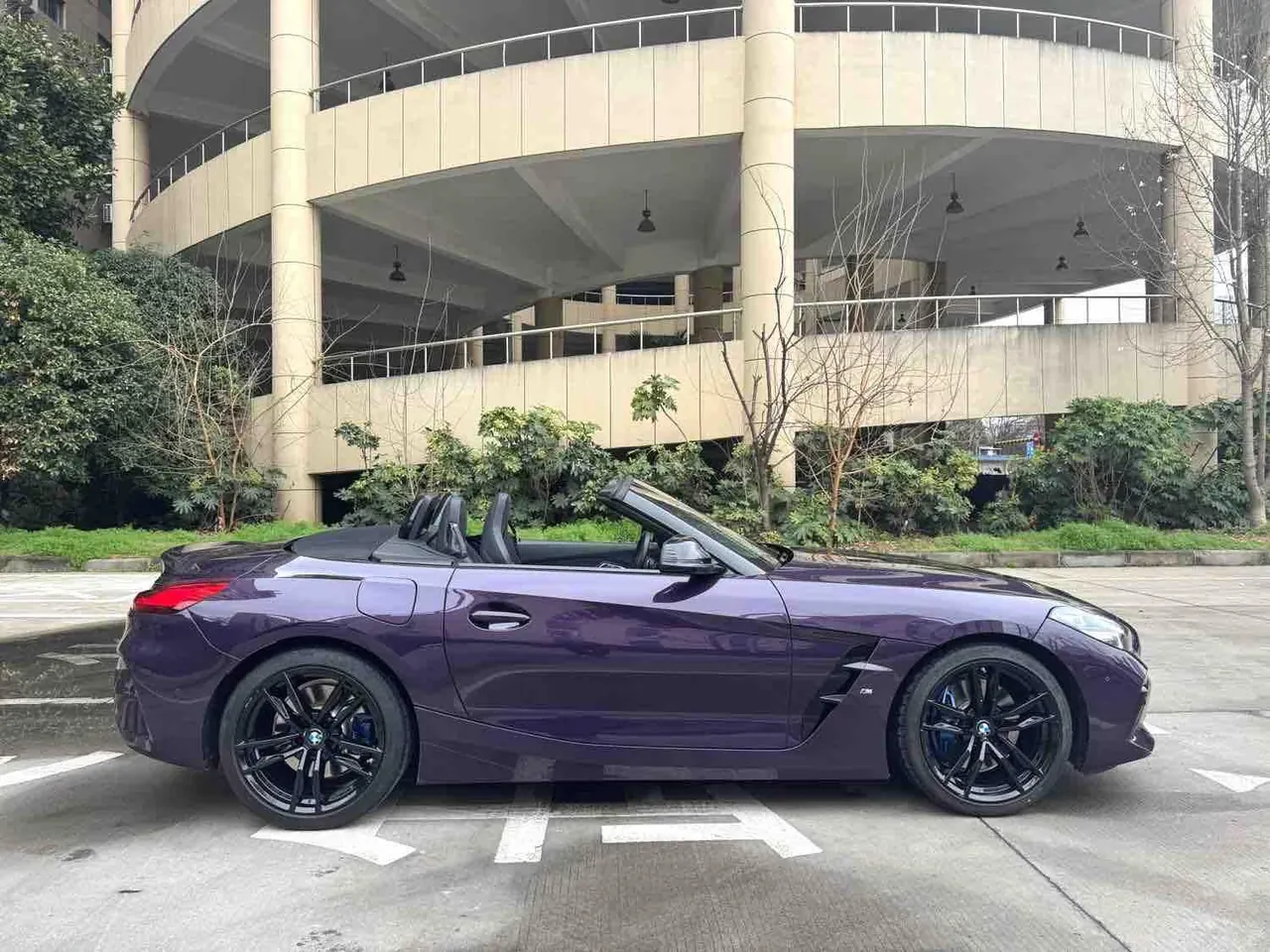 BMW Z4 (Imported) 2023 Z4 sDrive25i 2.0T M Sports Obsidian Night Suit Automatic Gear 9