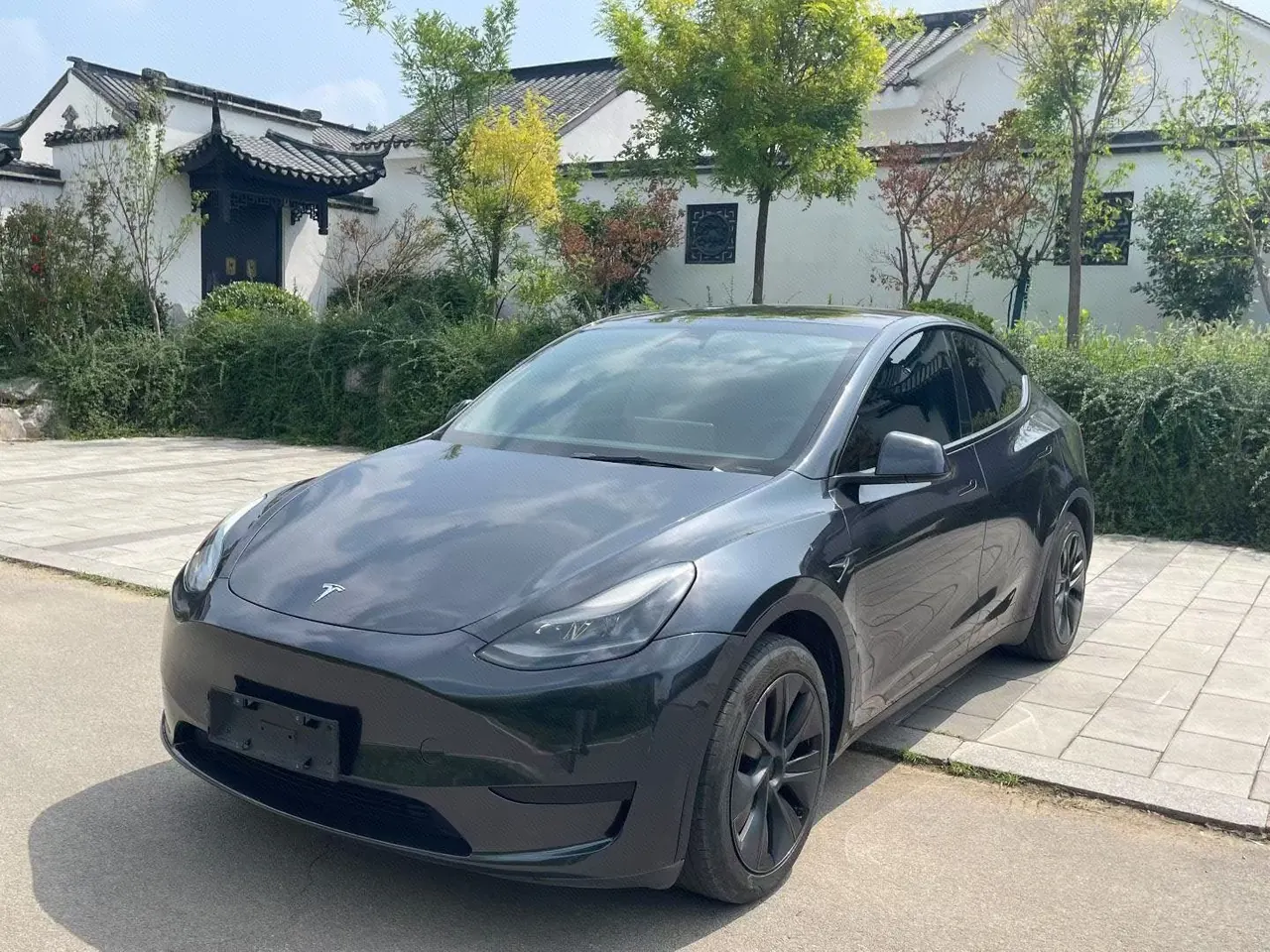 Open image lightbox: Tesla 2023 Model Y long endurance all-wheel drive version automatic transmission