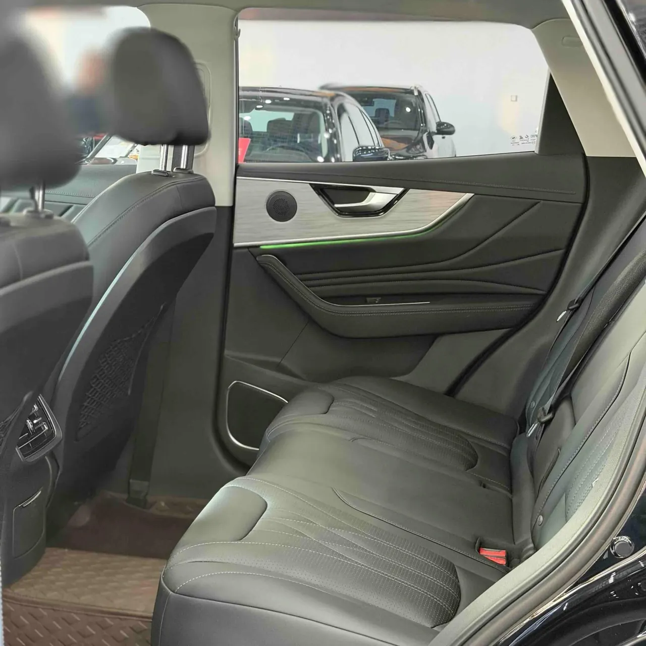 HongQi 2025 HS5 2.0T Two-Drive Flag Enjoy Pro Edition Automatic Gear 5