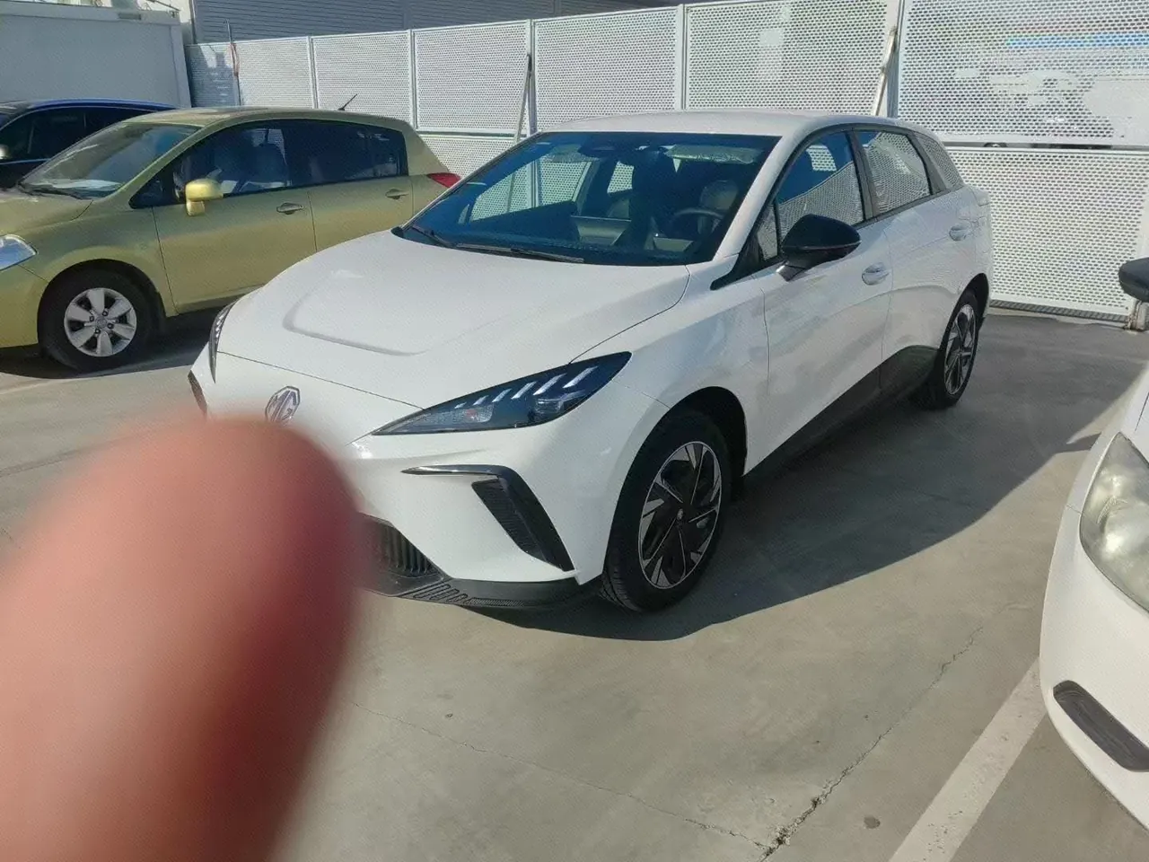 Открыть галерею: MG 2023 MG4 EV 415km Sea Champion Edition Automatic Gear