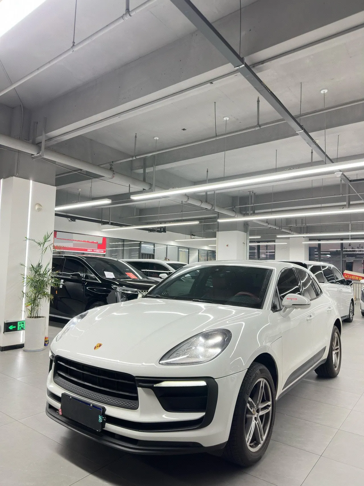 Porsche Macan (Imported) 2023 Macan 2.0T Automatic Gear - View 1