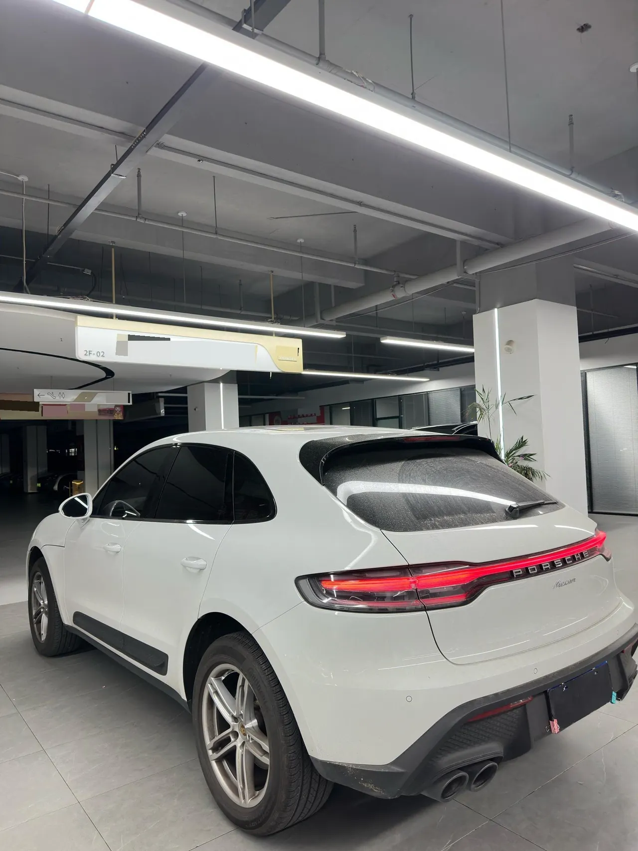 Porsche Macan (Imported) 2023 Macan 2.0T Automatic Gear 4