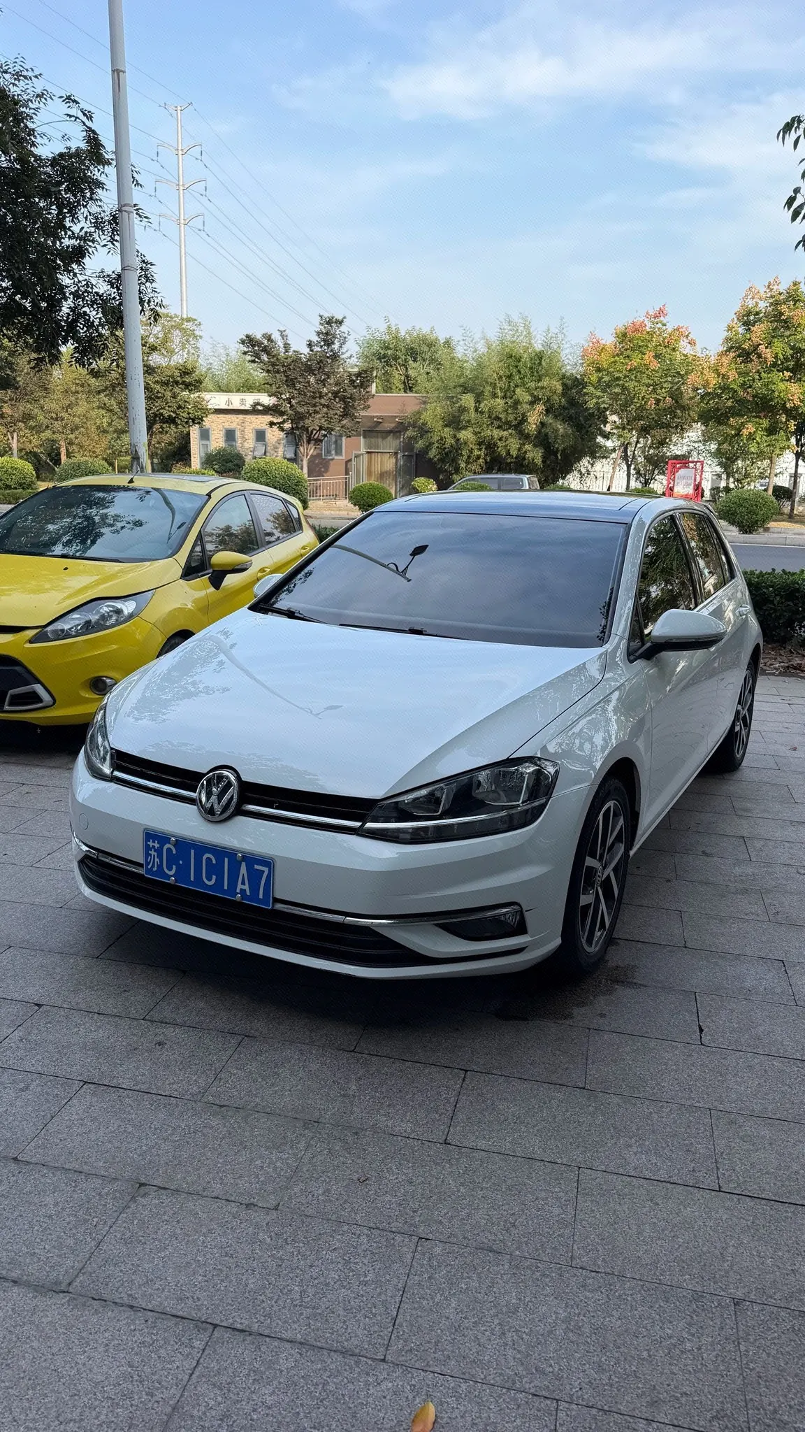 Открыть галерею: Volkswagen 2020 Golf 7 1.4TSI 280TSI Beloved Edition Comfortable Automatic