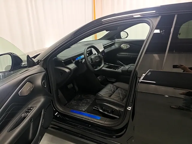 LYNK&amp;CO 2025 LYNK&amp;CO 10 EM-P 1.5T 120 four-wheel drive Ultra automatic gear 12