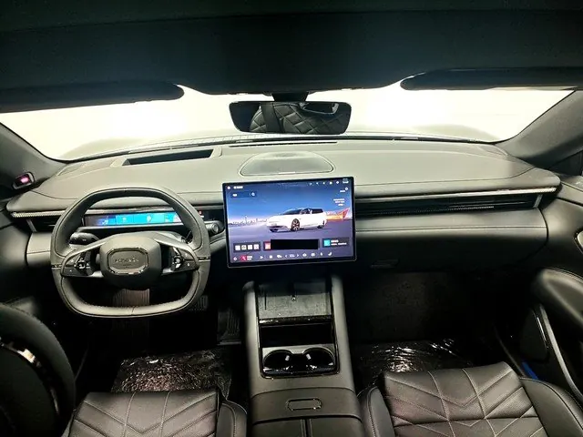 LYNK&amp;CO 2025 LYNK&amp;CO 10 EM-P 1.5T 120 four-wheel drive Ultra automatic gear 6