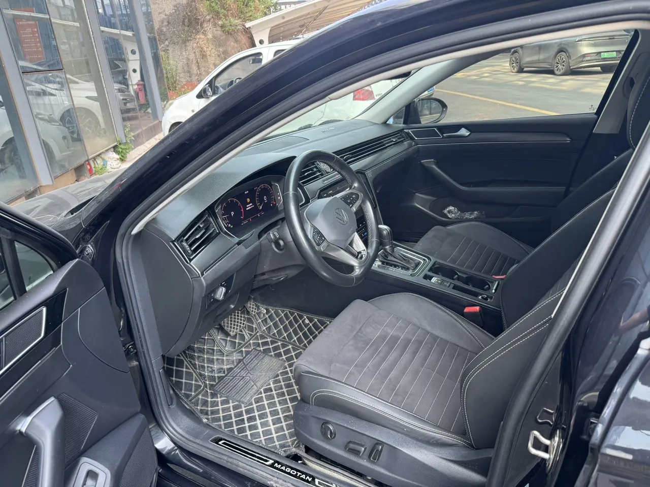 Volkswagen 2020 Magotan 2.0TSI 330TSI luxury automatic transmission 2