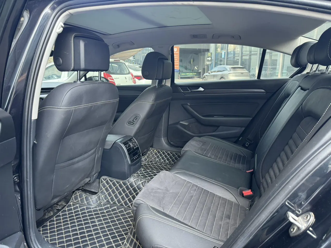 Volkswagen 2020 Magotan 2.0TSI 330TSI luxury automatic transmission 4
