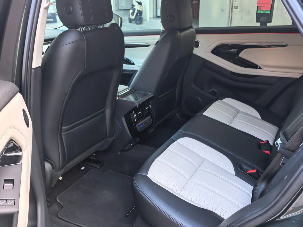 Land Rover 2021 Range Rover Aurora L 48V 2.0T 249PS R-Dynamic First edition First Edition Automatic Gear 4