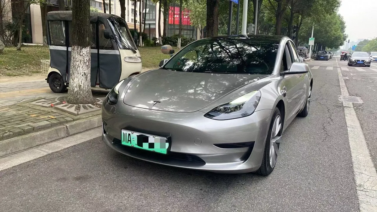 打开图片灯箱:Tesla 2022 Model 3 rear-wheel drive version of automatic transmission