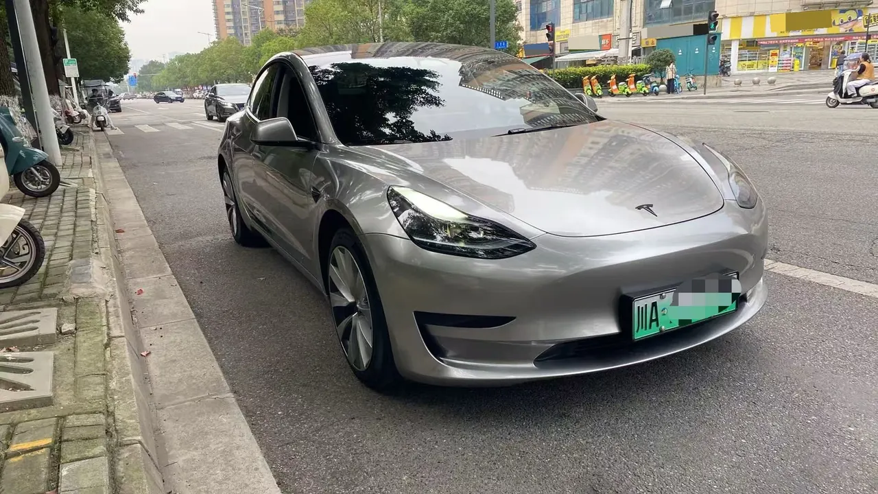 Tesla 2022 Model 3 rear-wheel drive version of automatic transmission 3
