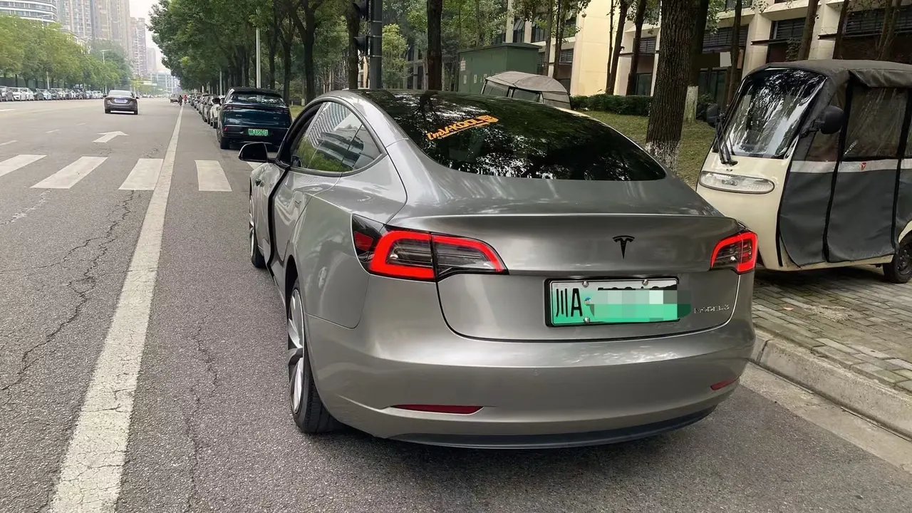 Tesla 2022 Model 3 rear-wheel drive version of automatic transmission 4