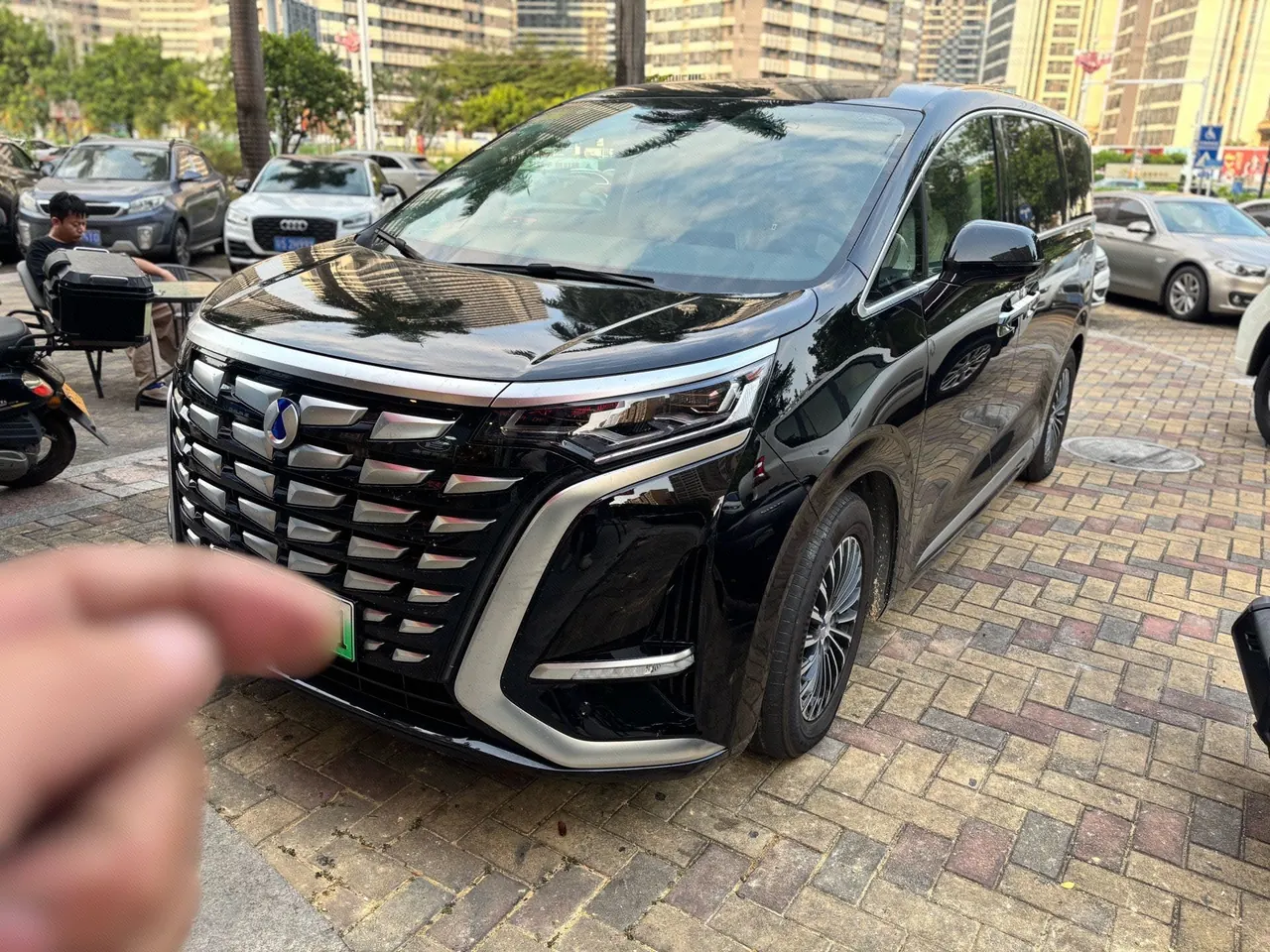 Open image lightbox: Denza 2024 Denza D9 DM-i 1.5T Stepless 980 Four-wheel Drive Honorable Automatic Gear
