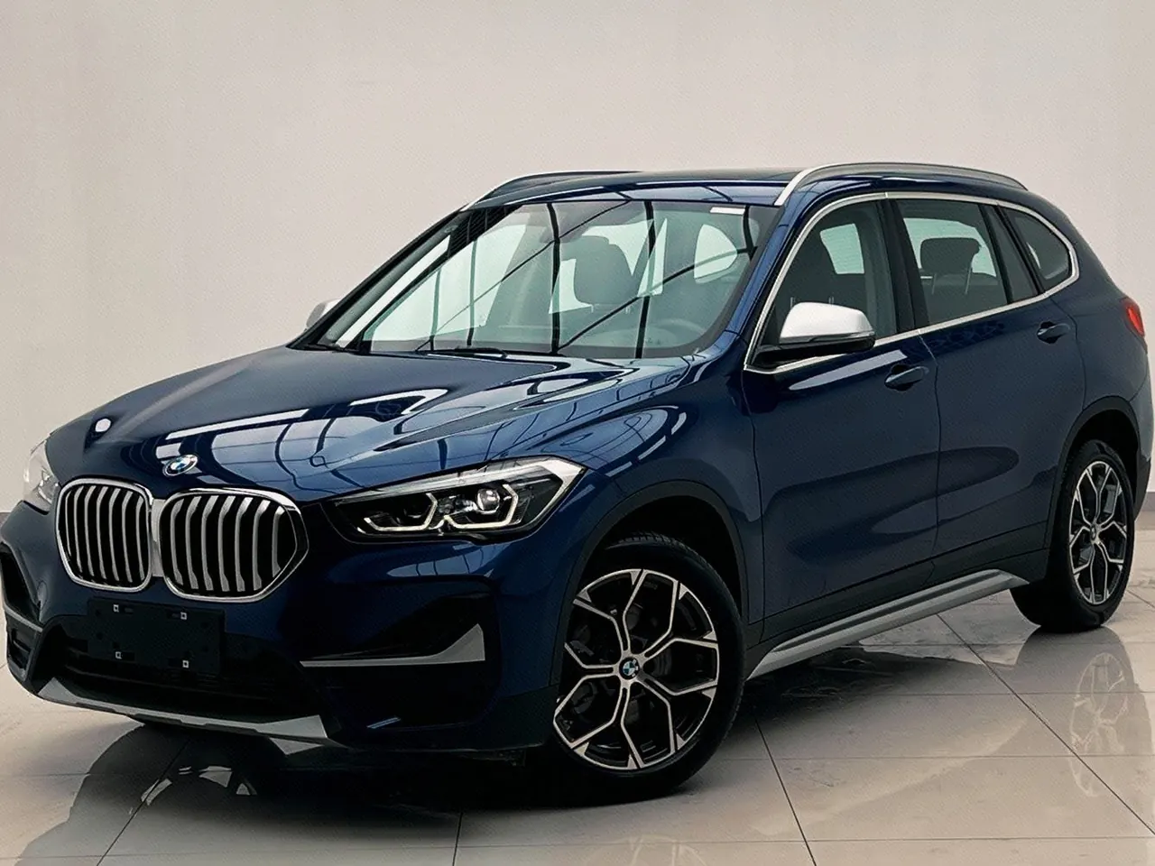 Открыть галерею: BMW 2022 X1 sDrive20Li 1.5T exclusive automatic gear